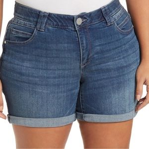 *NWT* Democracy AB Tech Rolled Hem Denim Shorts (Plus Size) size 24W
